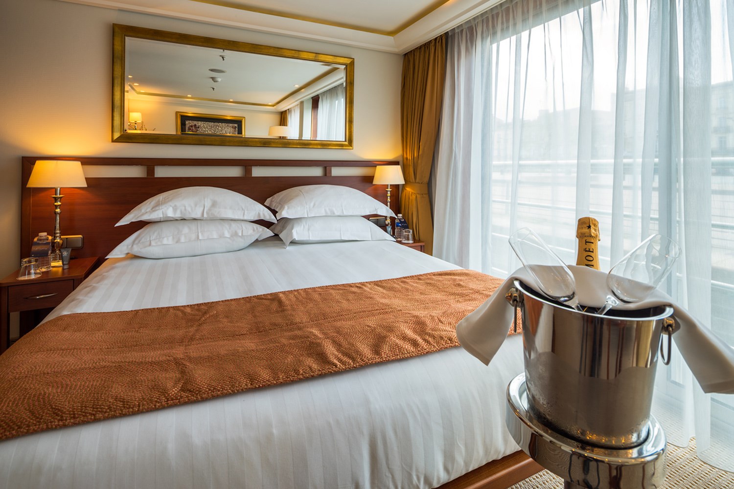 Amawaterways AmaDolce Accommodation Suite 1.jpg